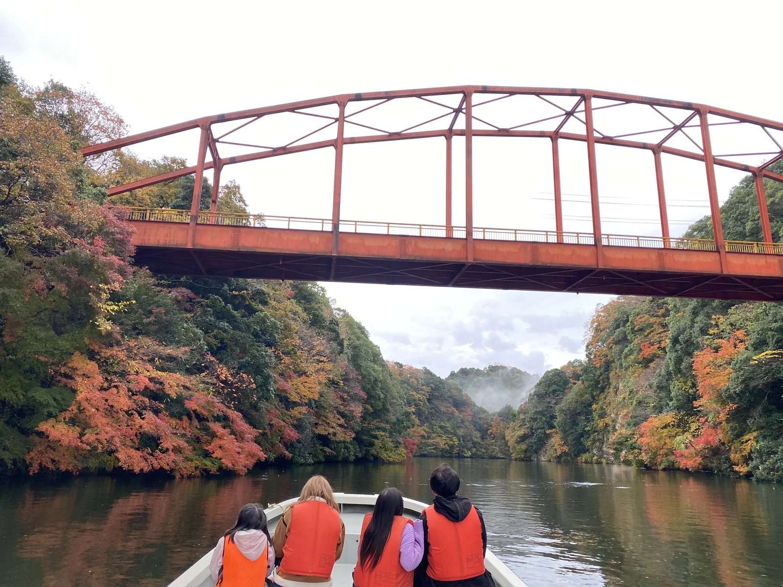 亀山湖 紅葉狩りクルーズ