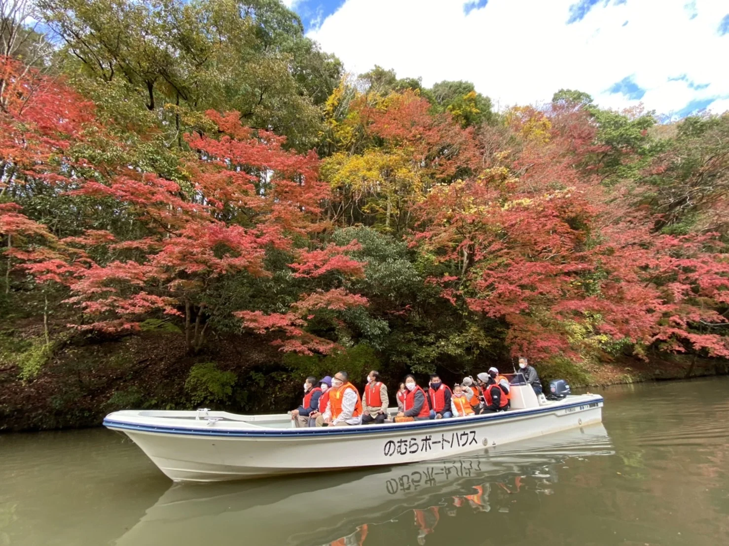 亀山湖 紅葉狩りクルーズ